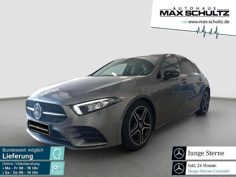Grau Gebraucht 2020 Mercedes A180 AMG line Limousine | 24.880 € (Guter Preis) - Bild 1/4