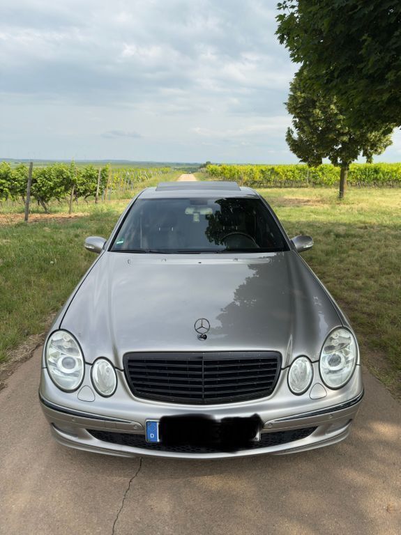 Silber Gebraucht 2004 Mercedes E320 Limousine | 6.000 € (Teuer) - Bild 1/4