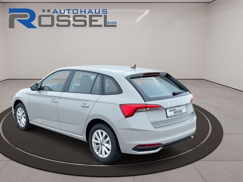 Neu Skoda Scala 150 PS (110 kW) 2026 Grau Kleinwagen