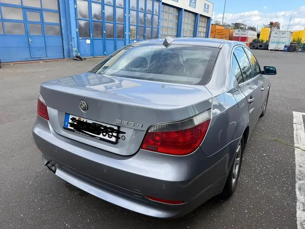 Gebraucht BMW 525 177 PS (130 kW) 2005 Grau Limousine