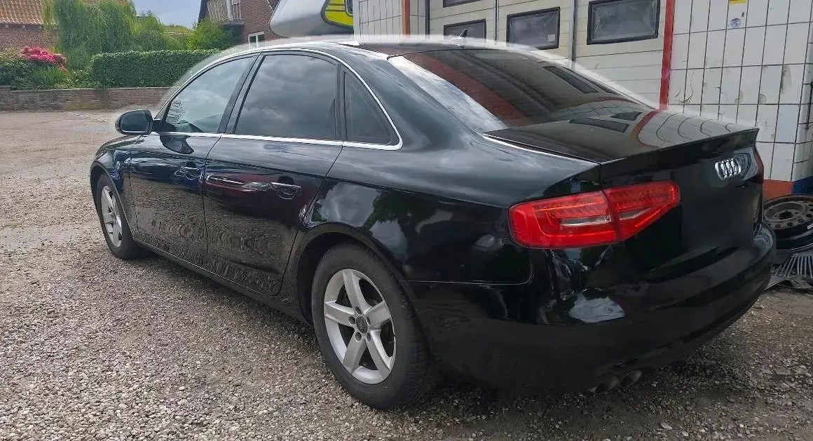 Gebraucht Audi A4 143 PS (105 kW) 2012 Schwarz Limousine