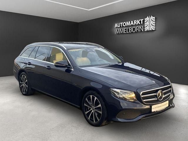 Blau Gebraucht 2020 Mercedes E300 Kombi | 22.950 € (Guter Preis) - Bild 1/4
