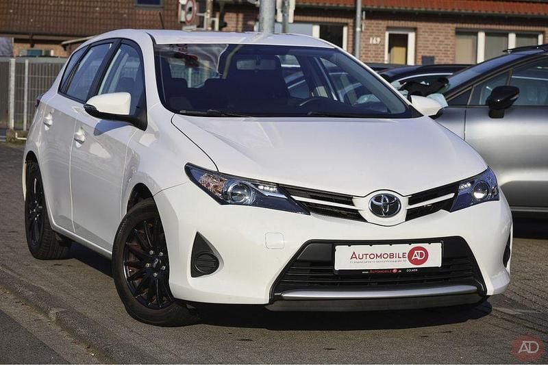 Gebraucht Toyota Auris Cool 99 PS (72 kW) 2013 Weiß Limousine