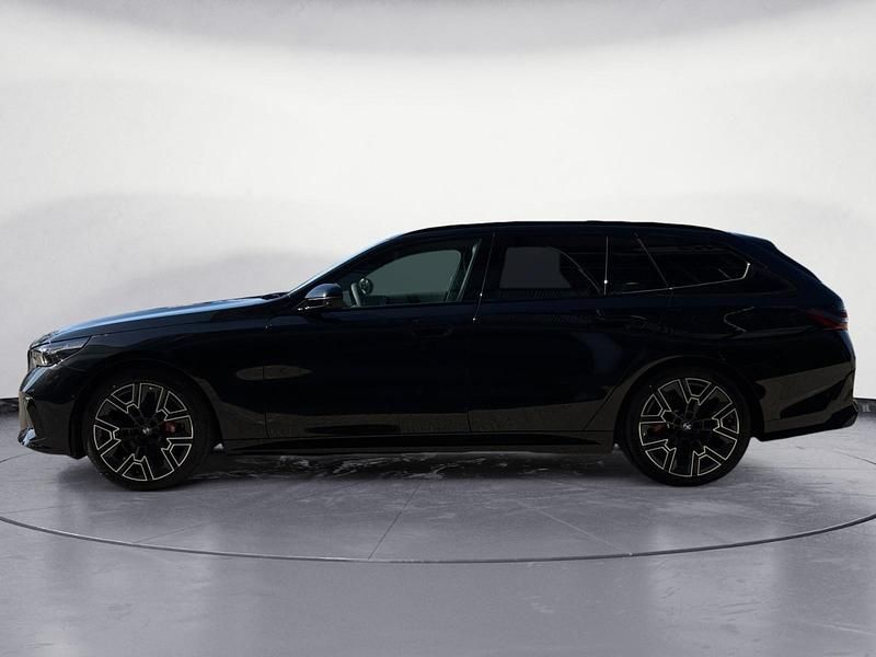 Neu BMW 540 303 PS (222 kW) 2026 Schwarz Kombi