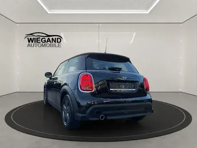 Second-hand Mini Cooper 136 CP (100 kW) 2022 Negru Hatchback