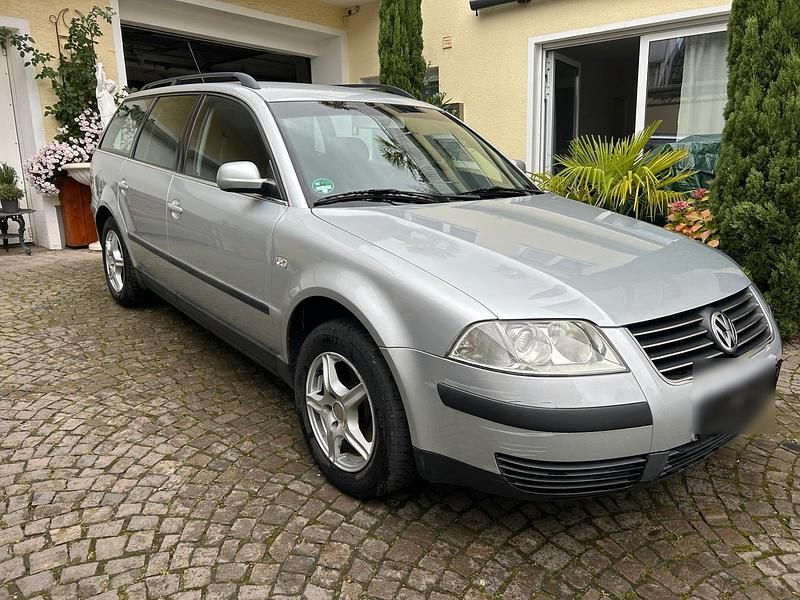 Silber Gebraucht 2001 VW Passat Kombi | 1.750 € (Fairer Preis) - Bild 1/4