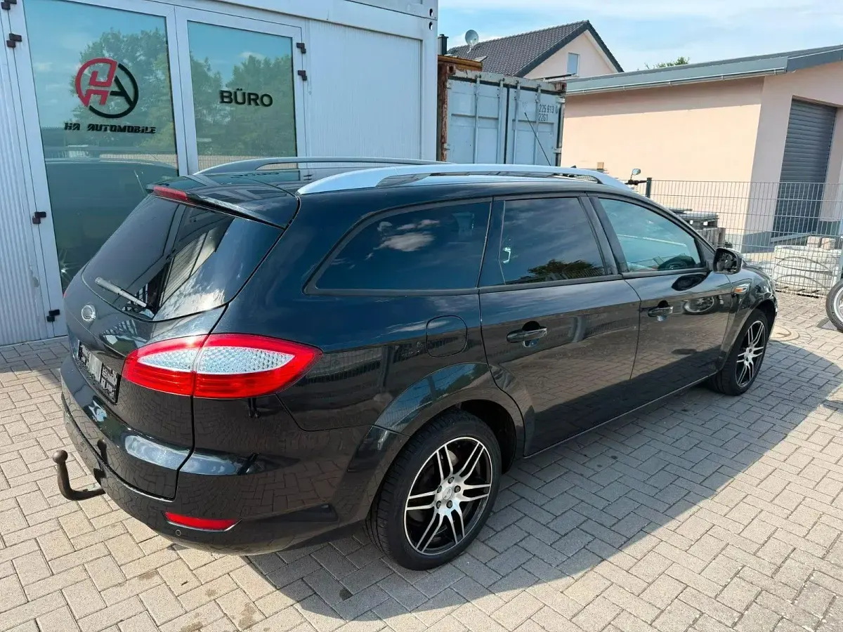 Gebraucht Ford Mondeo Trend 125 PS (91 kW) 2009 Blau Kombi