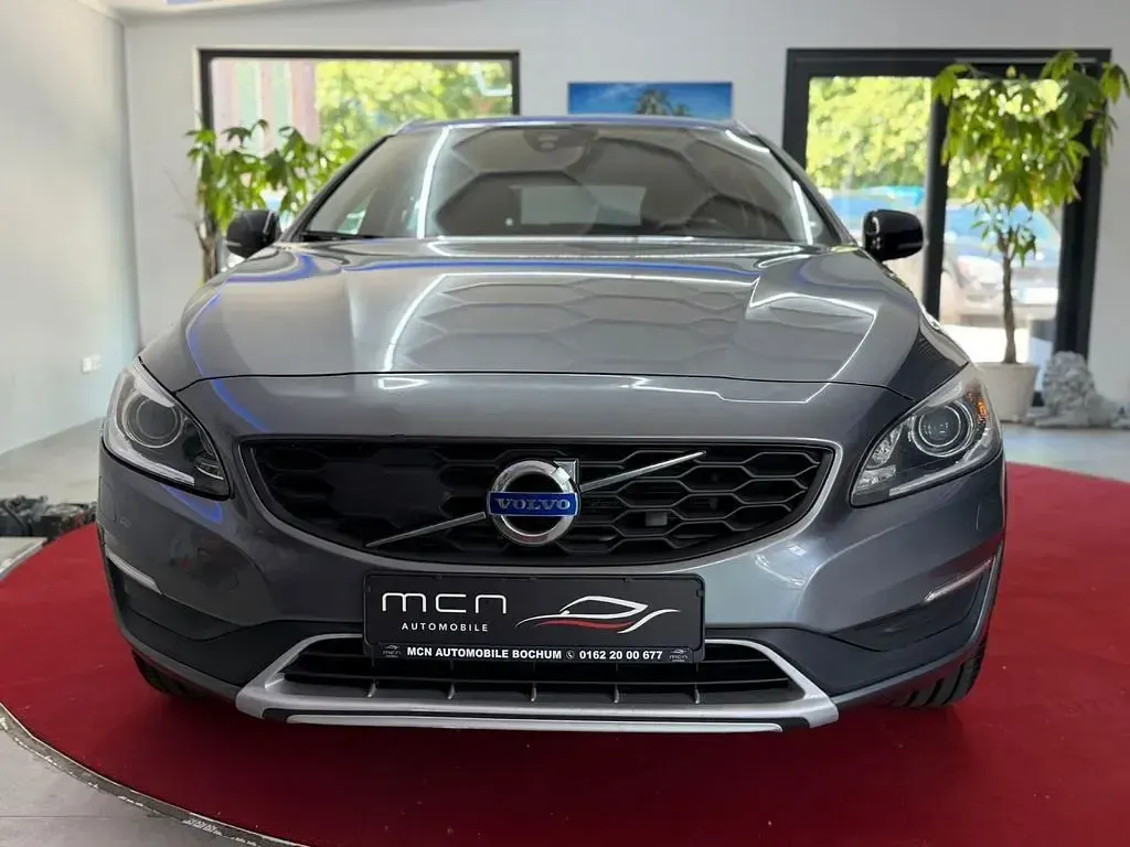 Gebraucht Volvo V60 CC Momentum 245 PS (180 kW) 2017 Grau Kombi