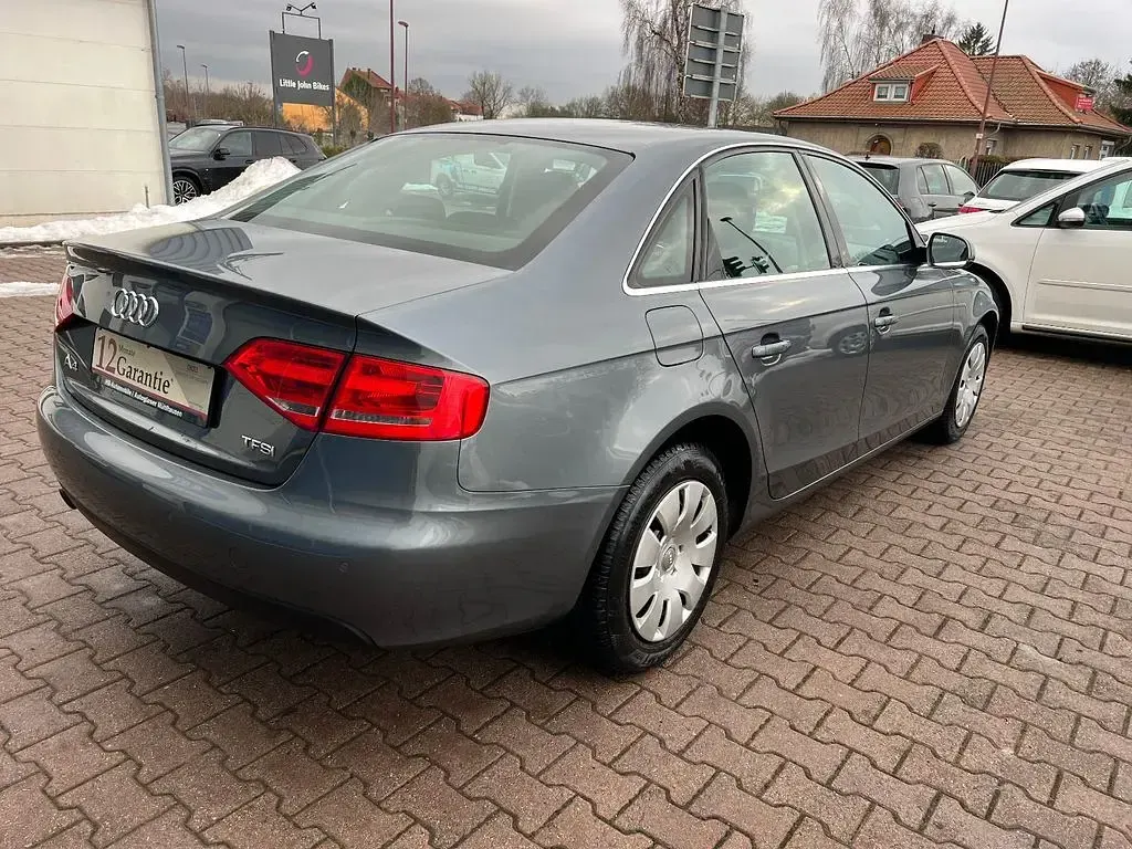 Gebraucht Audi A4 Ambiente 120 PS (88 kW) 2011 Grau Limousine