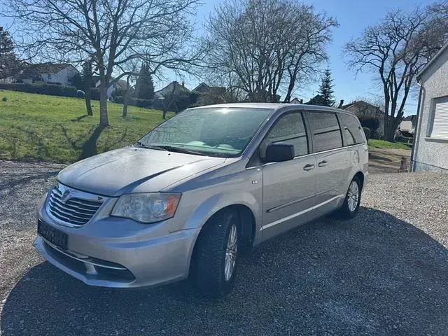 Gebraucht Lancia Voyager Silver 177 PS (130 kW) 2014 Silber Van / Kleinbus