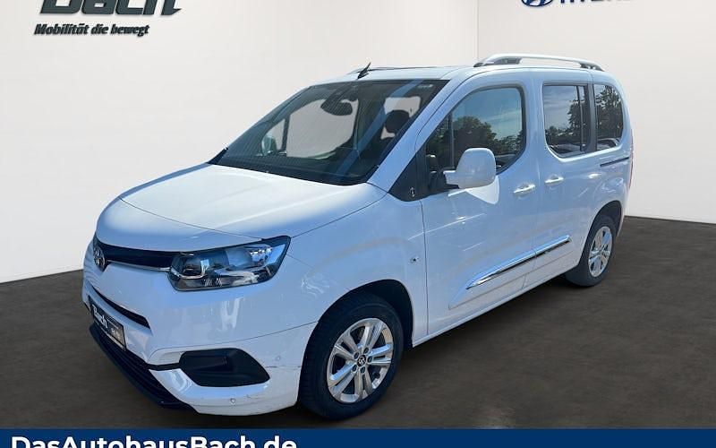 Weiß Gebraucht 2021 Toyota Proace Verso City Kombi | 21.990 € (Superpreis) - Bild 1/4