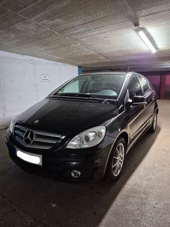 Schwarz Gebraucht 2009 Mercedes B150 Van / Kleinbus | 8.500 € (Fairer Preis) - Bild 1/4