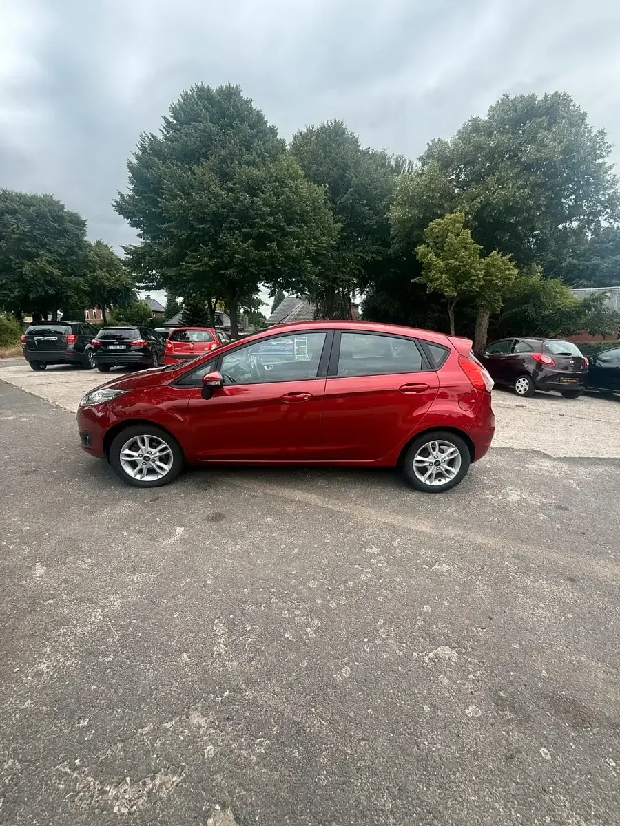 Gebraucht Ford Fiesta 80 PS (58 kW) 2016 Rot Kleinwagen