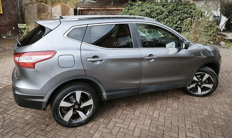 Gebraucht Nissan Qashqai N-Connecta 131 PS (96 kW) 2016 Grau SUV