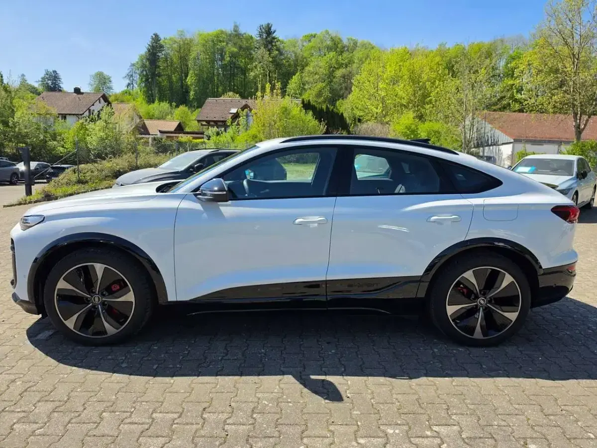 Gebraucht Audi SQ6 Sportback e-tron Ambiente 359 kW (489 PS) 2025 Weiß SUV
