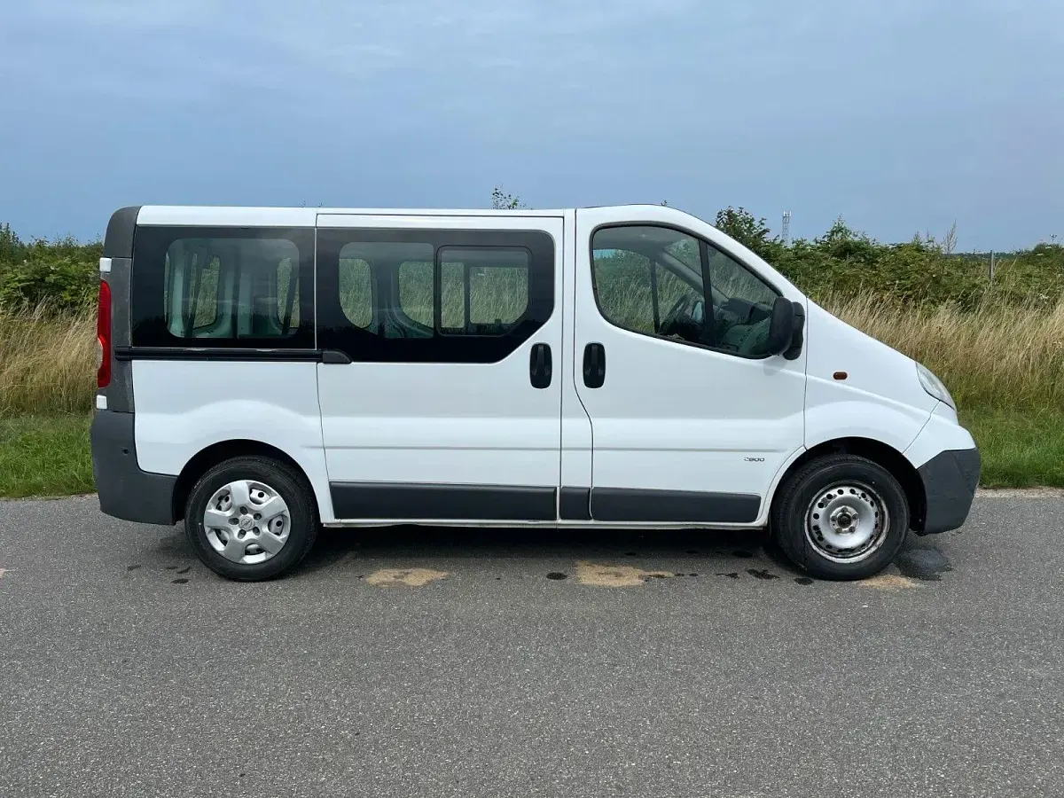Używany Opel Vivaro 114 KM (83 kW) 2011 Biały Minivan