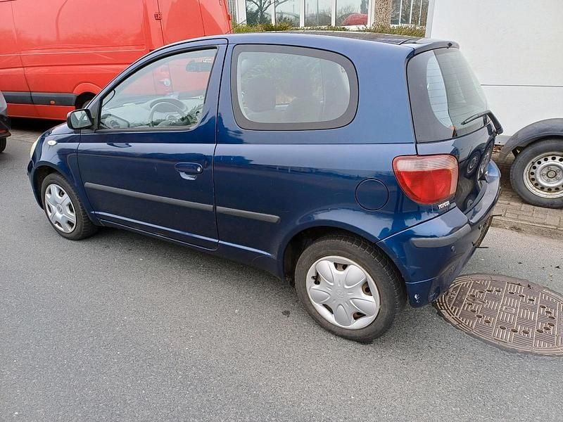 Gebraucht Toyota Yaris 88 PS (64 kW) 2000 Blau Limousine