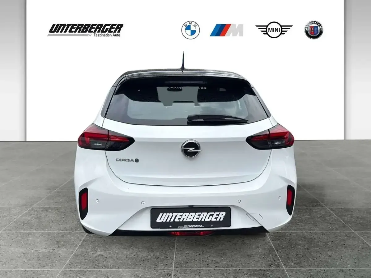 Gebraucht Opel Corsa-e GS Line 100 kW (136 PS) 2023 Lack weiss banquise/typ aussen Kleinwagen