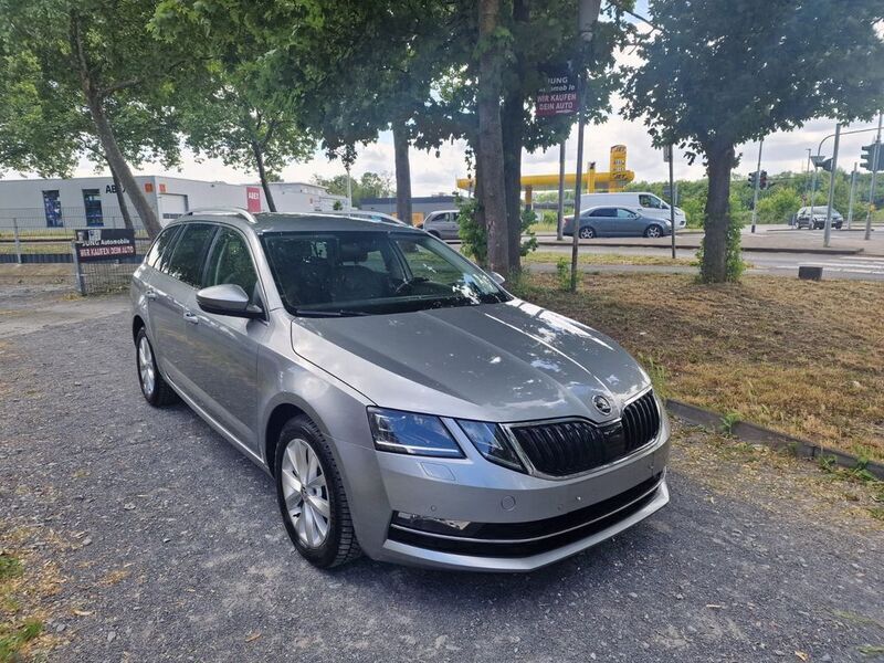 Grau Gebraucht 2018 Skoda Octavia Style Kombi | 16.999 € (Teuer) - Bild 1/4