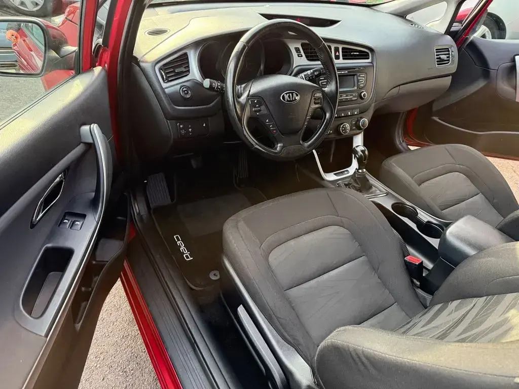 Gebraucht Kia Ceed Platinum Edition 135 PS (99 kW) 2013 Rot Kleinwagen