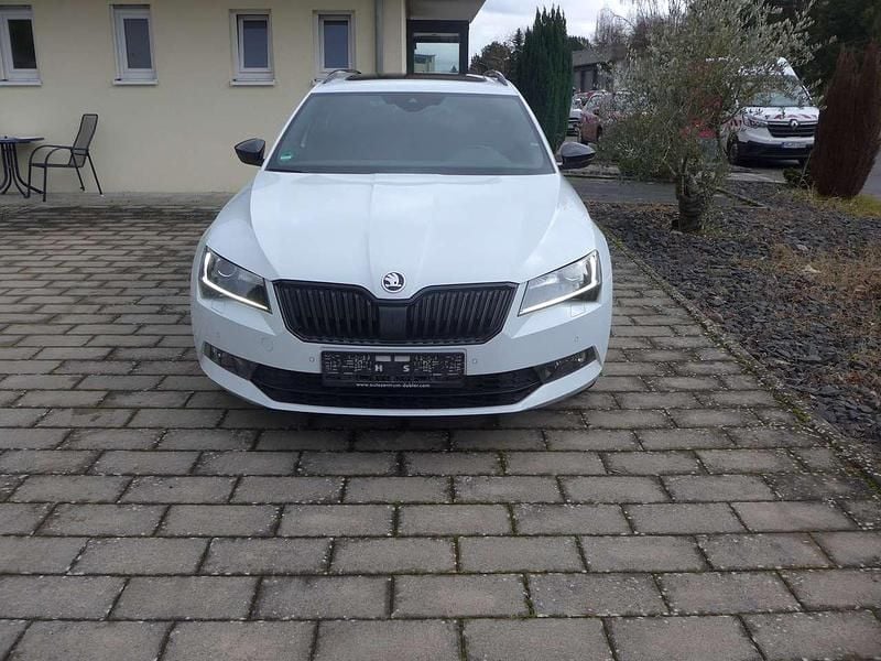 Gebraucht Skoda Superb SportLine 220 PS (161 kW) 2018 Moonweiss metallic Kombi