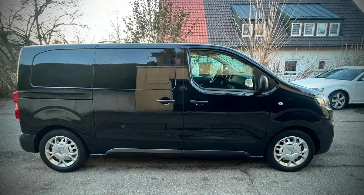 Käytetty Citroën Jumpy 120 HP (88 kW) 2023 Musta Tila-auto