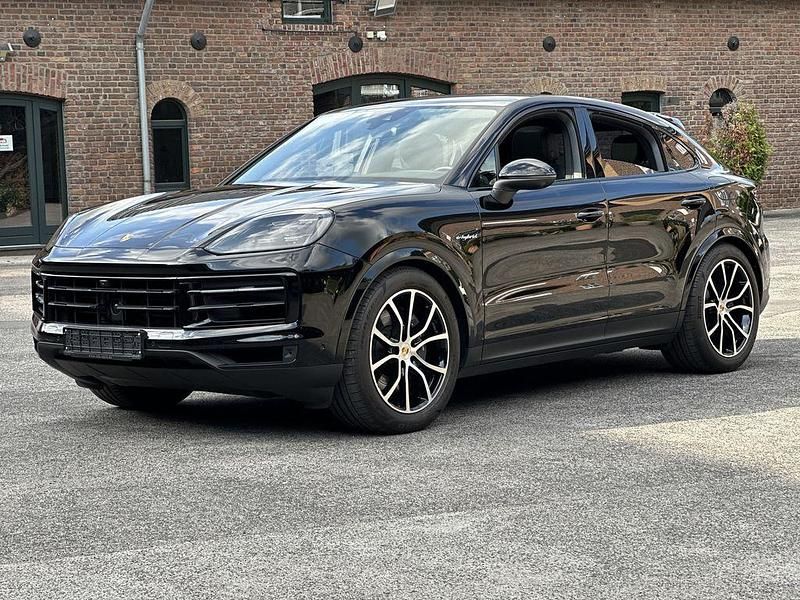 Schwarz Gebraucht 2023 Porsche Cayenne Sport SUV | 107.790 € (Fairer Preis) - Bild 1/4