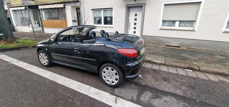 Gebraucht Peugeot 206 CC 109 PS (80 kW) 2005 Schwarz Cabrio