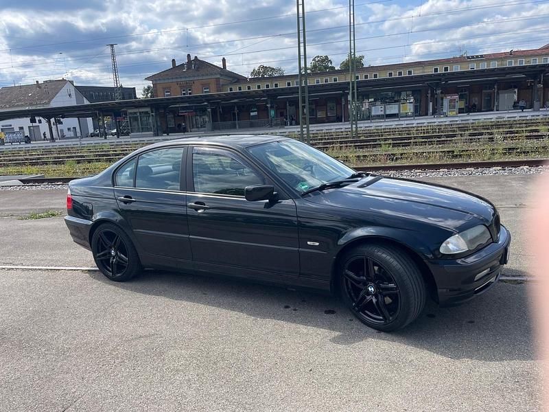Schwarz Gebraucht 2001 BMW 316 Limousine | 2.700 € (Fairer Preis) - Bild 1/4