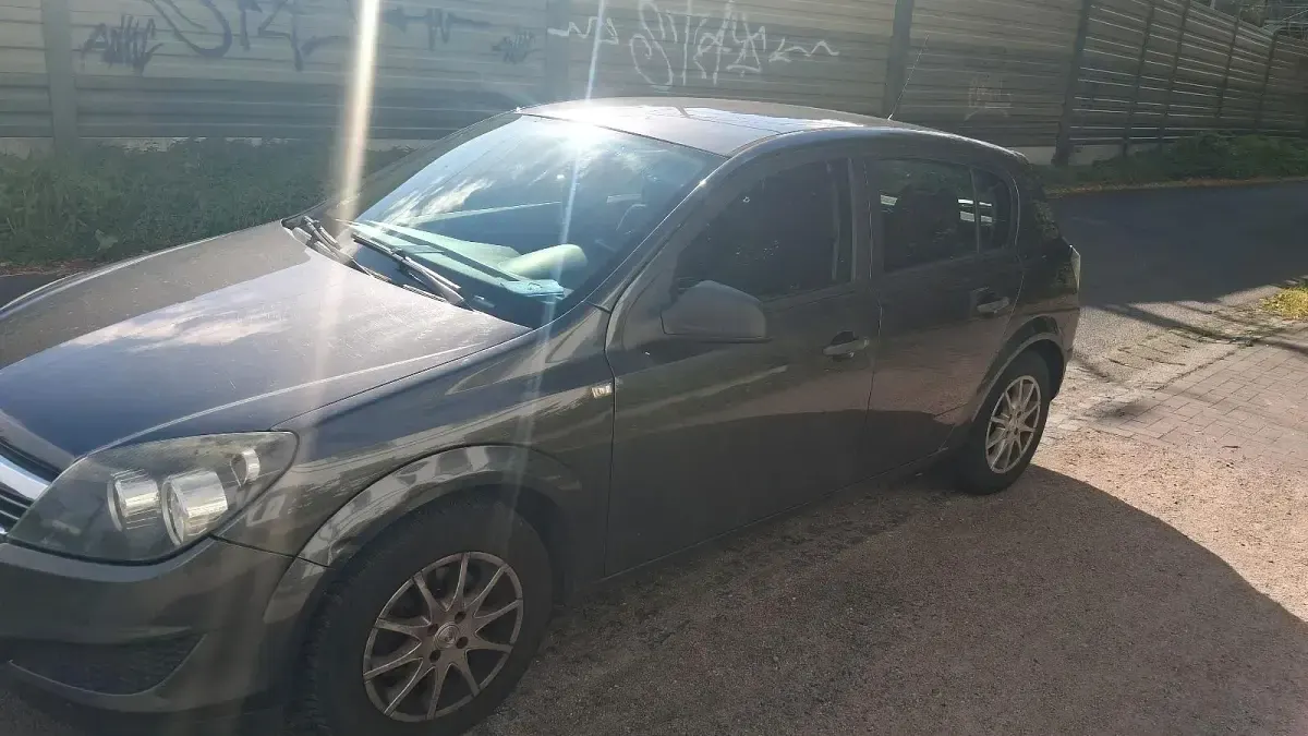 Gebraucht Opel Astra 90 PS (66 kW) 2010 Grau Limousine