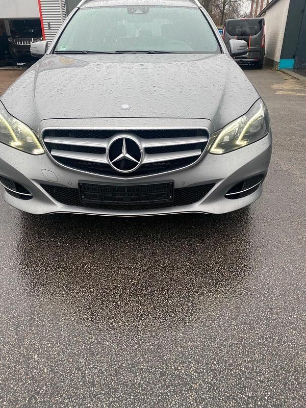 Gebraucht Mercedes E220 170 PS (125 kW) 2013 Grau Kombi