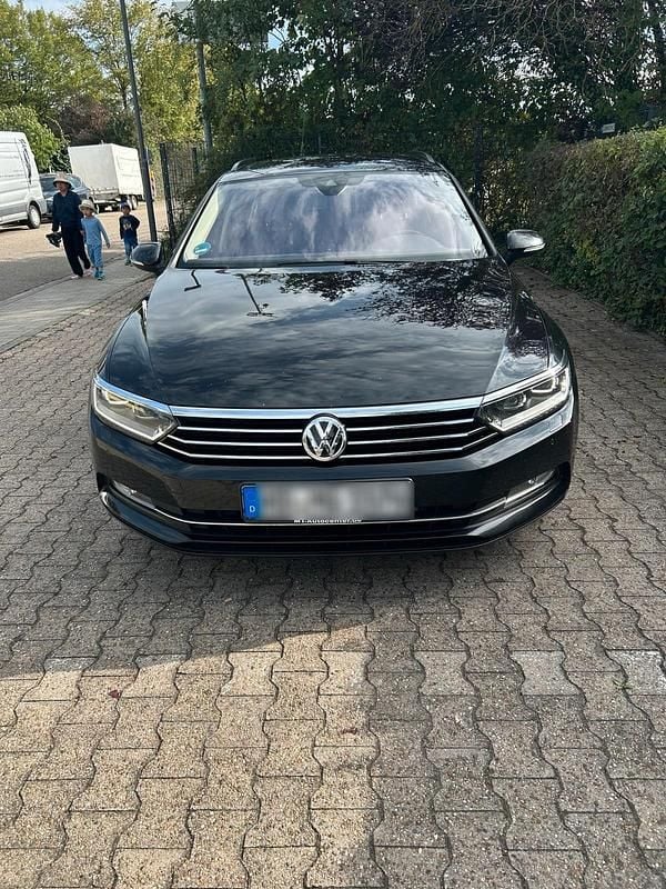 Schwarz Gebraucht 2018 VW Passat Comfortline Kombi | 12.000 € (Guter Preis) - Bild 1/4
