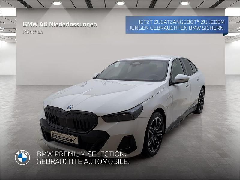 Weiß Gebraucht 2025 BMW 550e M Sport Limousine | 69.910 € - Bild 1/2