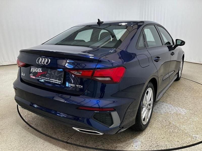 Gebraucht Audi A3 S-Line 150 PS (110 kW) 2023 Navarrablau metallic Limousine