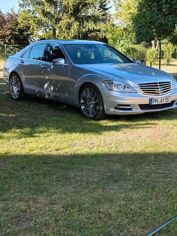 Silber Gebraucht 2010 Mercedes 350 Limousine | 13.900 € (Fairer Preis) - Bild 1/4