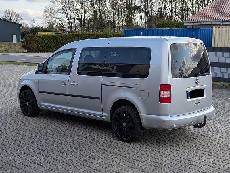 Gebraucht VW Caddy Maxi 102 PS (75 kW) 2012 Silber Van / Kleinbus