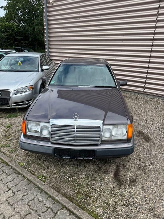 Gebraucht Mercedes 230 132 PS (97 kW) 1990 Bornit Coupé