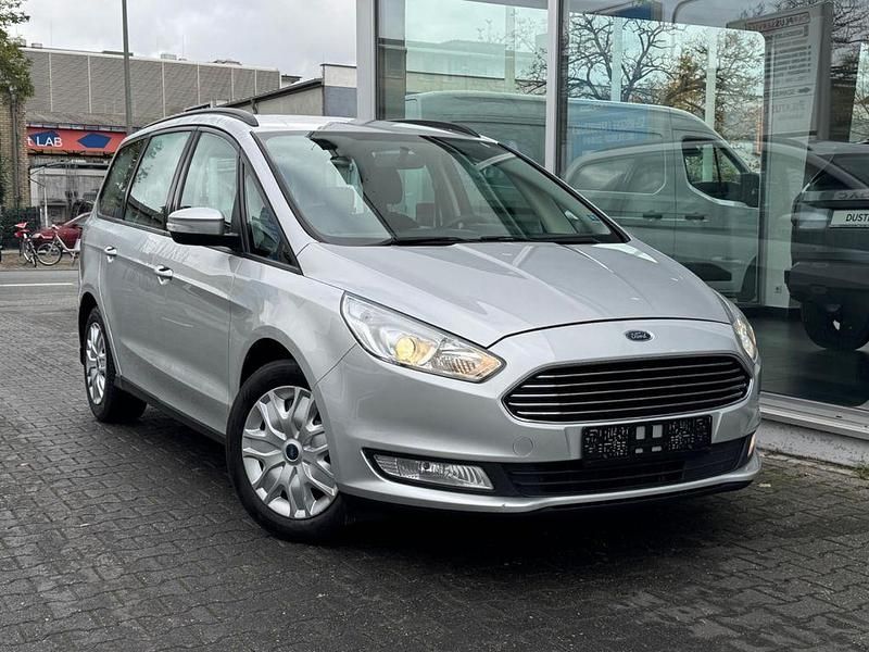 Gebraucht Ford Galaxy Trend 150 PS (110 kW) 2017 Silber Van / Kleinbus