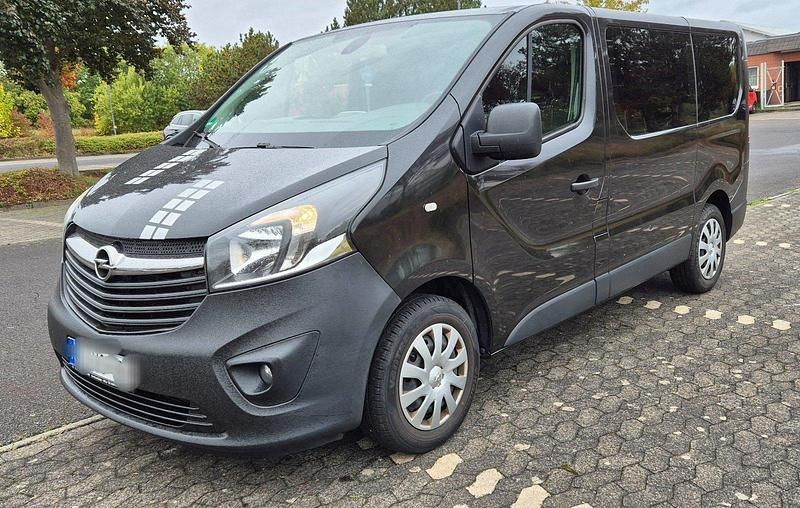 Schwarz Gebraucht 2015 Opel Vivaro Van | 13.500 € (Fairer Preis) - Bild 1/4