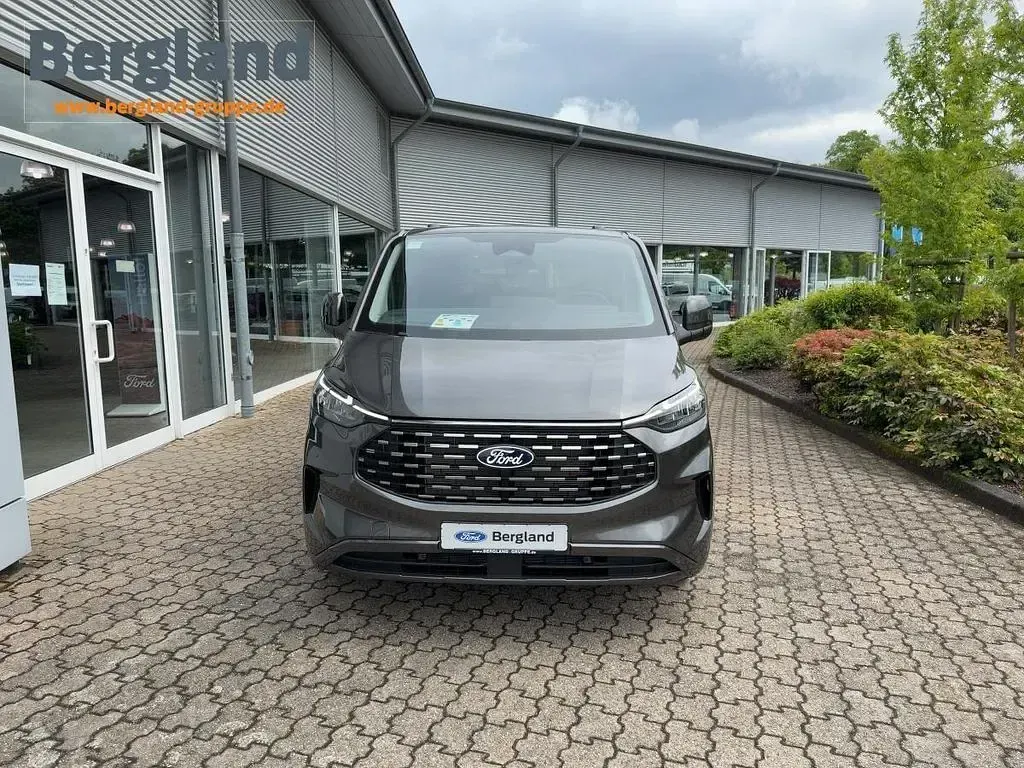 Neu Ford Tourneo Titanium 150 PS (110 kW) 2026 Grau Van / Kleinbus