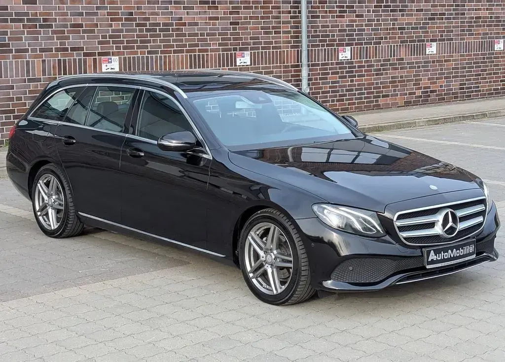 Gebraucht Mercedes E220 Avantgarde 194 PS (142 kW) 2016 Schwarz Limousine