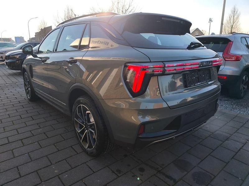 Neu Lynk & Co 01 280 PS (205 kW) 2026 Grün SUV