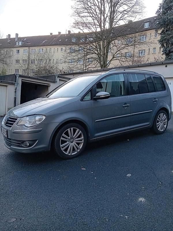 Grau Gebraucht 2010 VW Touran Van / Kleinbus | 5.500 € (Superpreis) - Bild 1/4