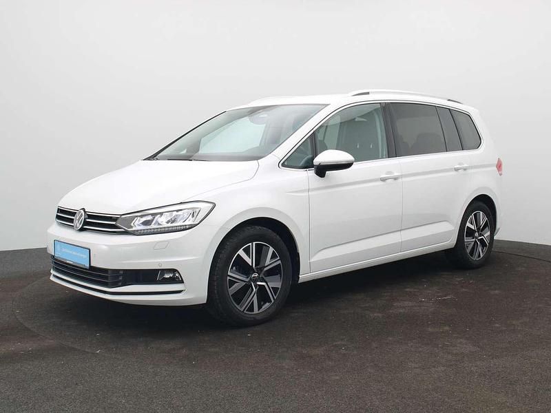 Gebraucht VW Touran Highline 150 PS (110 kW) 2023 Weiß Van / Kleinbus