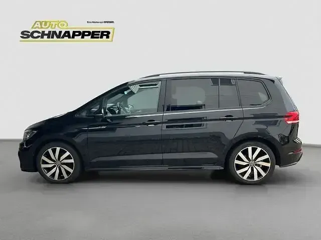 Gebraucht VW Touran Highline 150 PS (110 kW) 2023 Schwarz Van / Kleinbus