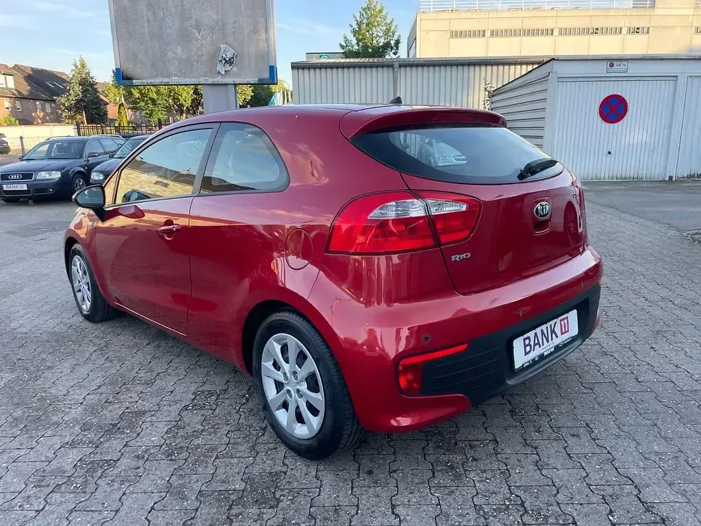 Gebraucht Kia Rio Edition 7 84 PS (61 kW) 2016 Rot Kleinwagen