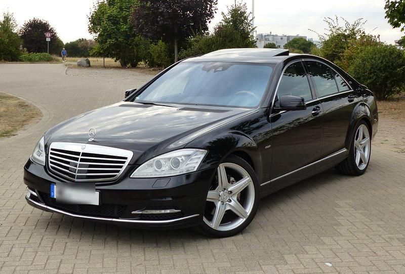 Schwarz Gebraucht 2009 Mercedes S350 Limousine | 15.900 € (Teuer) - Bild 1/4