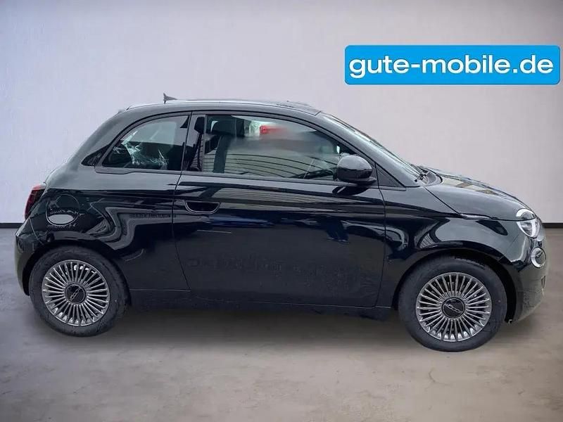 Schwarz colore esterno (onyx schwarz) Gebraucht 2022 Fiat 500e Icon Limousine | 20.490 € (Fairer Preis) - Bild 1/2