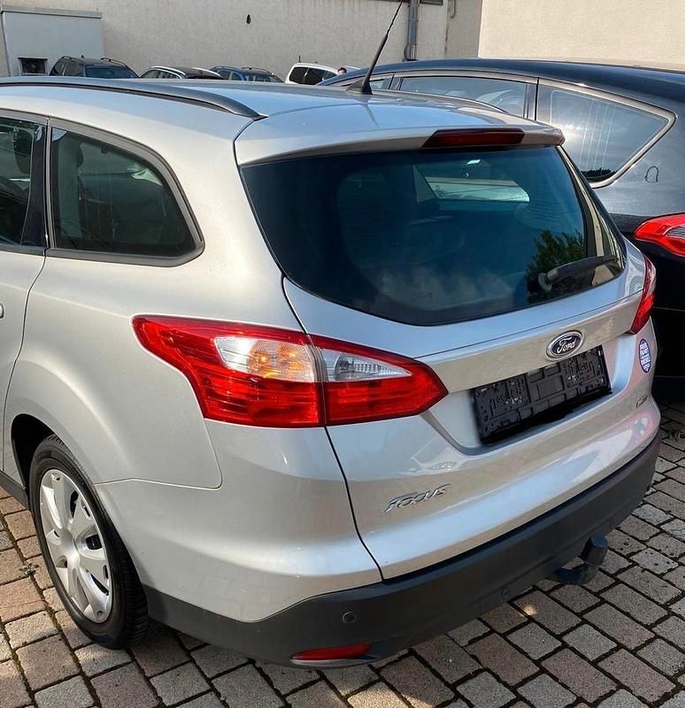 Gebraucht Ford Focus Trend 2011 Silber Kombi