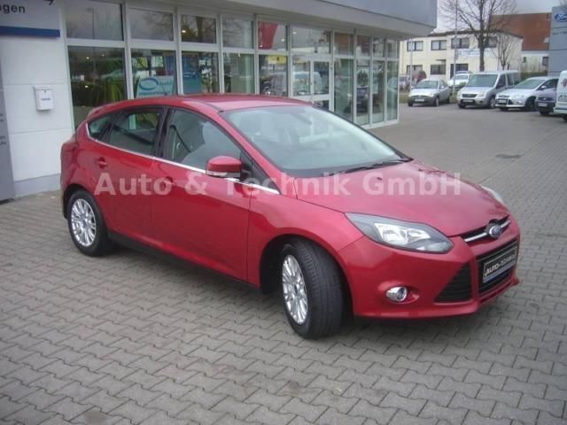 Gebraucht Ford Focus 150 PS (110 kW) 2015 Rot metallic Limousine